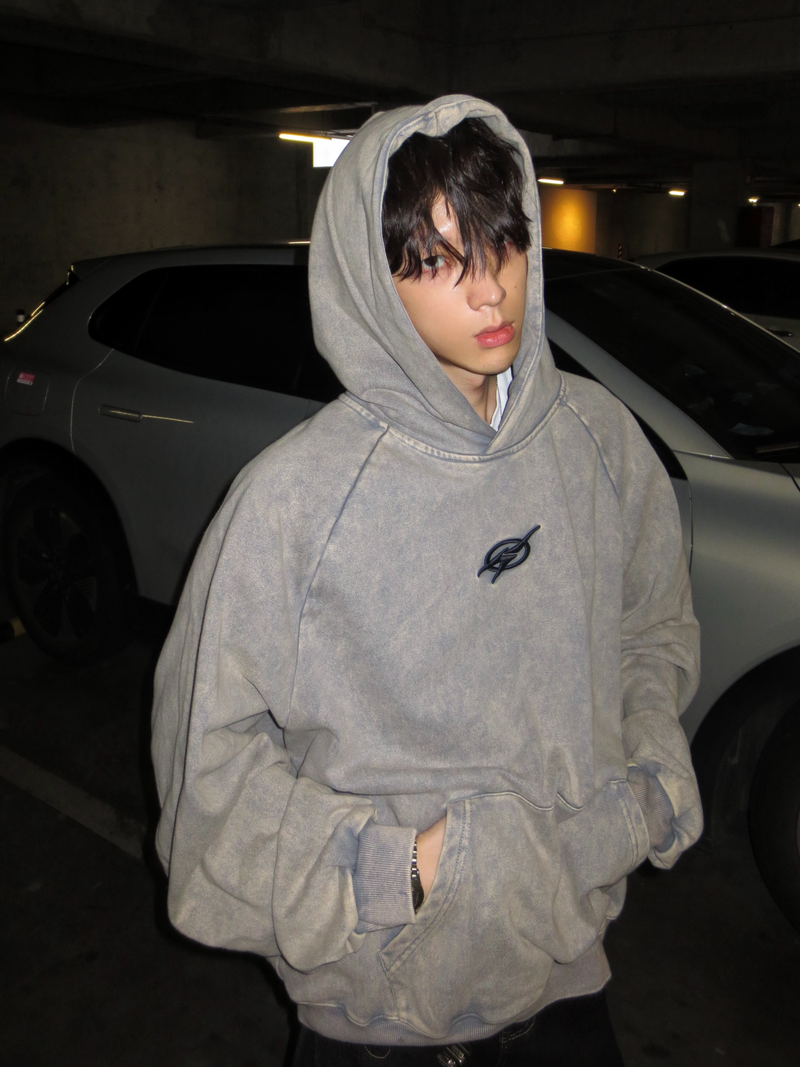 レトロ レタリングプリーツ刺繍パーカー