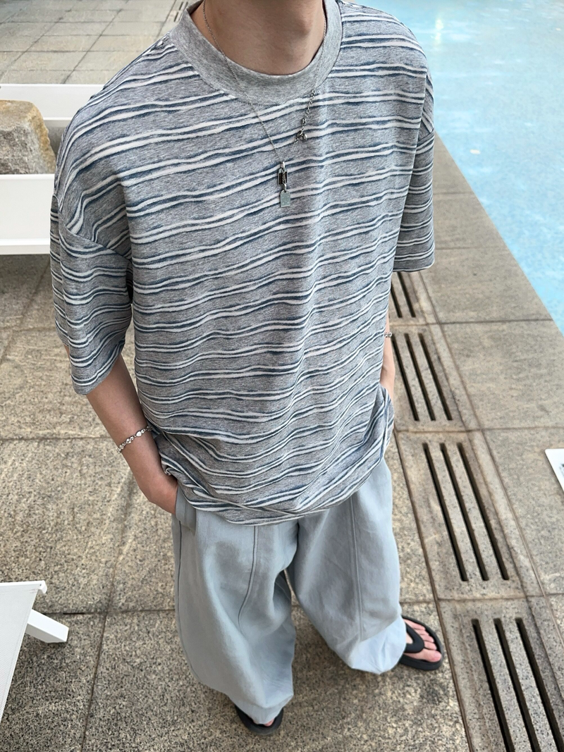 カジュアル  グレーストライプTシャツ
