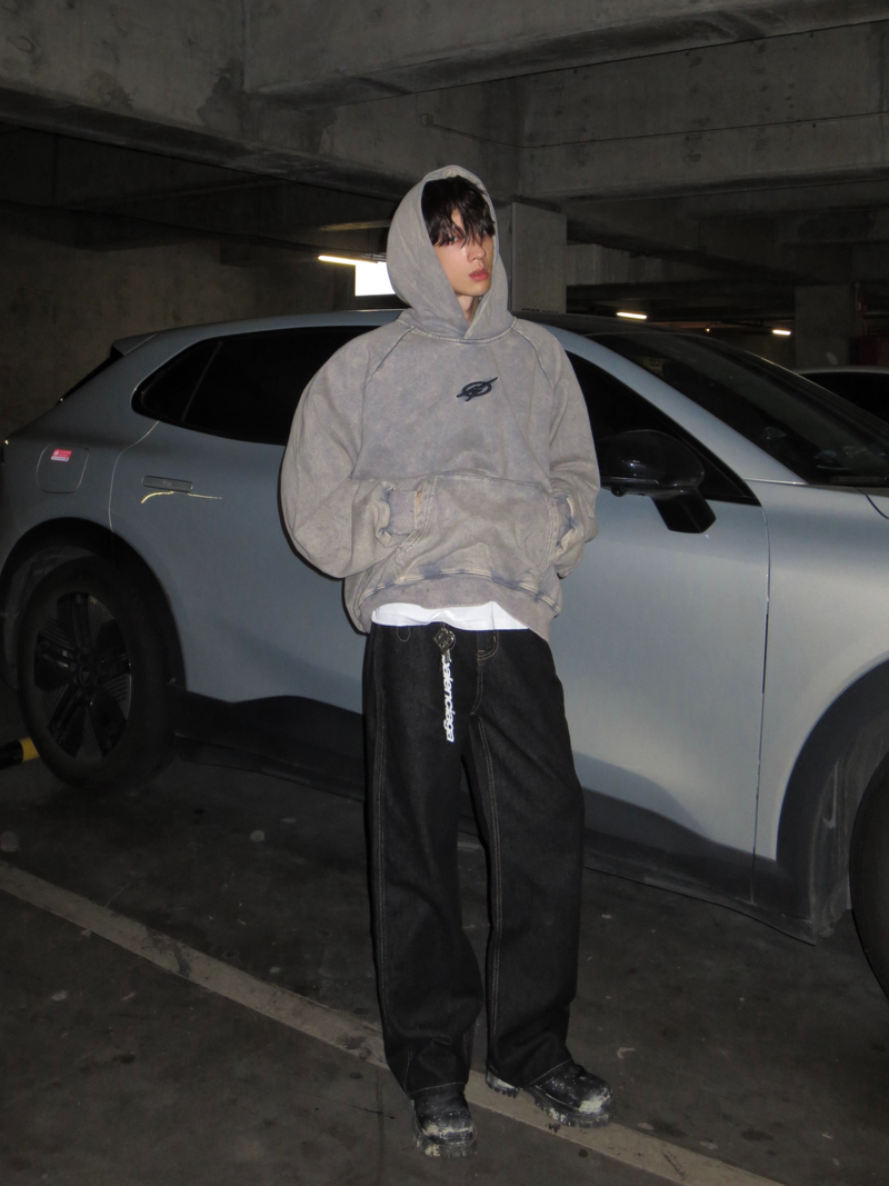 レトロ レタリングプリーツ刺繍パーカー