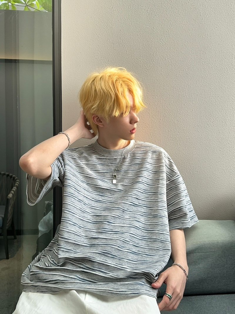 カジュアル  グレーストライプTシャツ