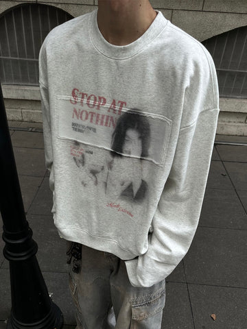 グレー
