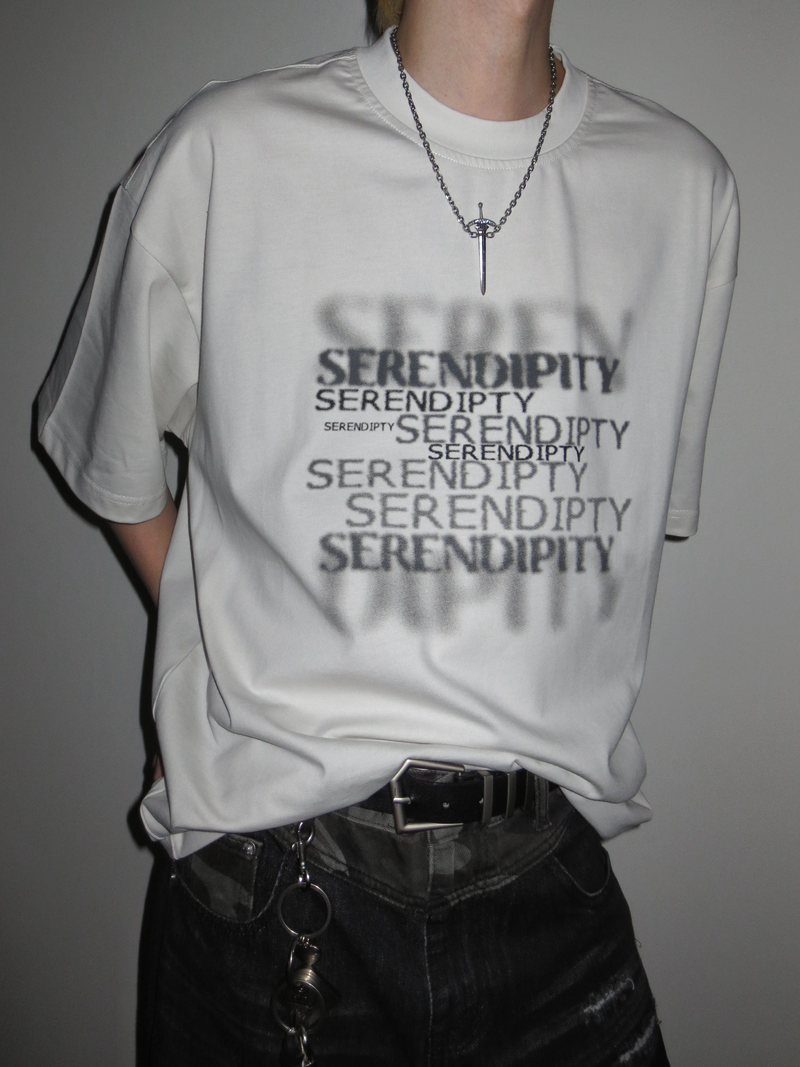 フェード ファジーレタリングロゴ Tシャツ