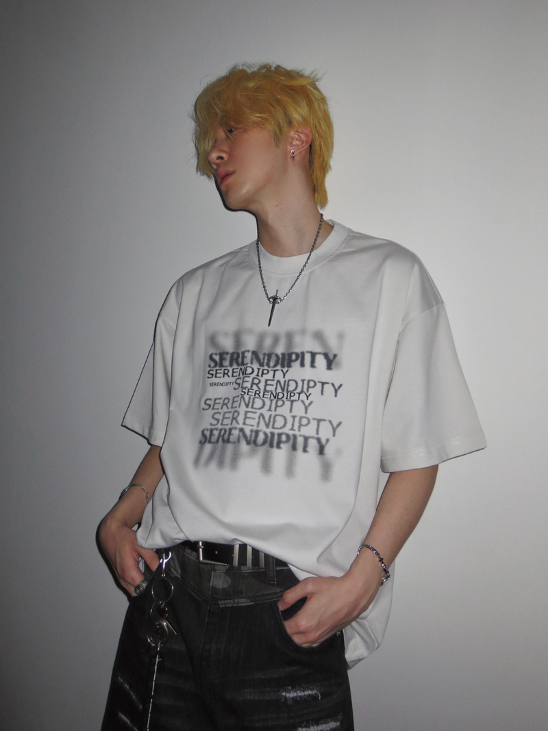 フェード ファジーレタリングロゴ Tシャツ