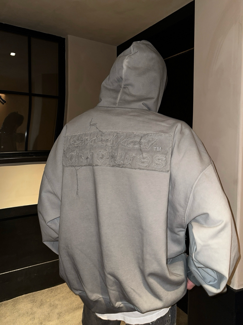 ヘビーウォッシュ 刺繍フーディー