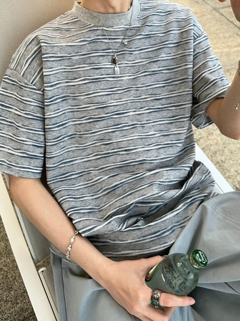 カジュアル  グレーストライプTシャツ