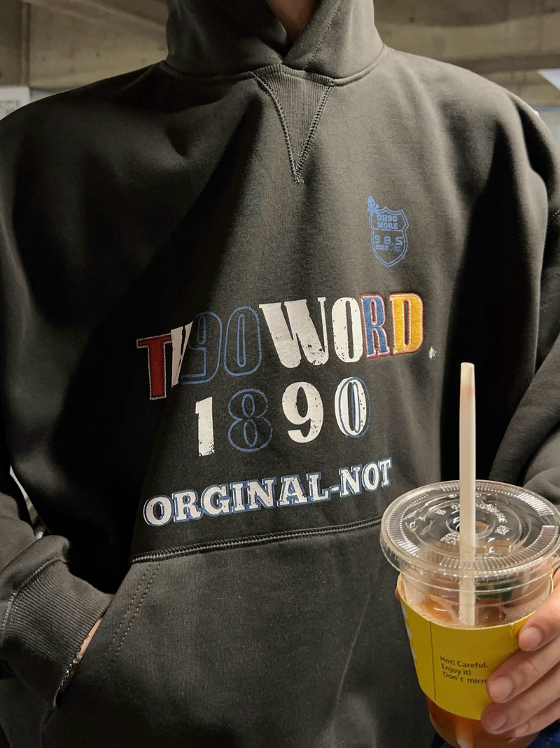 レトロ エンブレムバックプリント パーカー