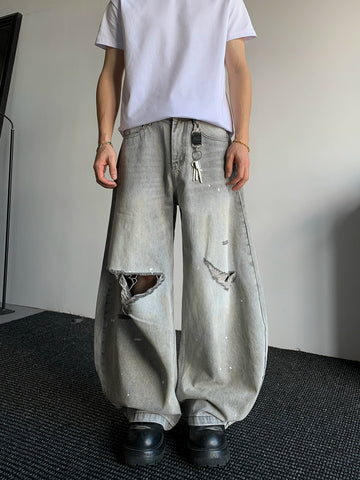 グレー