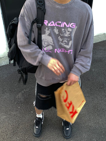 グレー