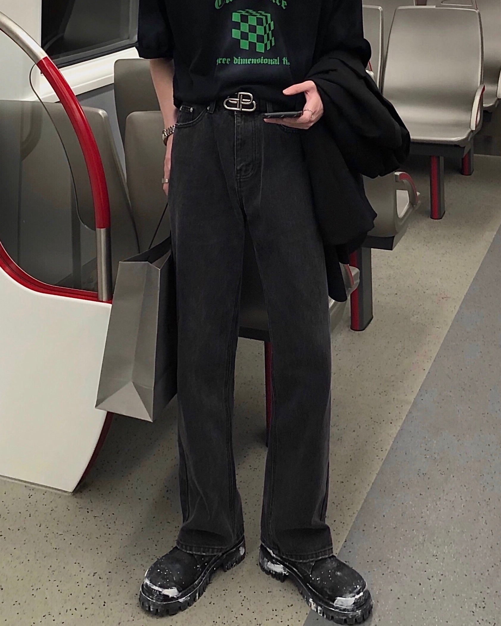 ブラック
