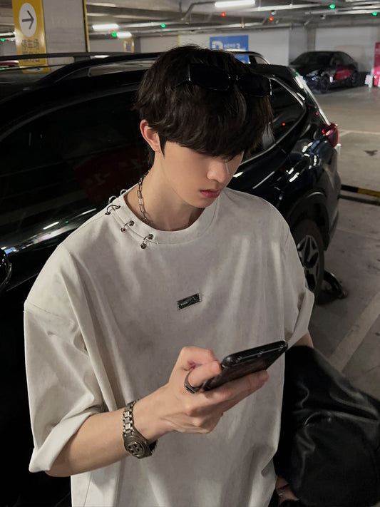 メタルバックル ホワイト Tシャツ