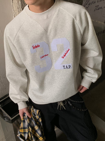 グレー