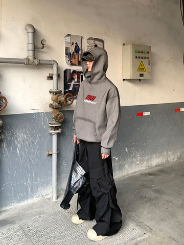 グレー